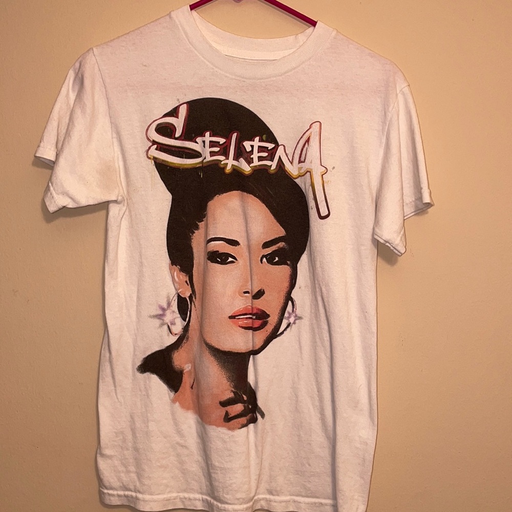 🥳Selena Quintanilla Graphic T-Shirt - sz. S